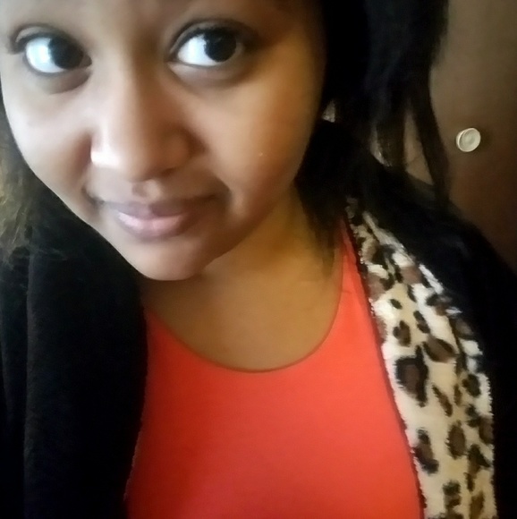 Meet your Posher, Dominique - Picture 2 of 3